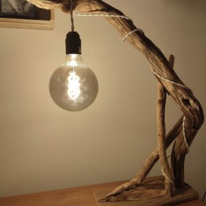 Lampe en bois suspendu
