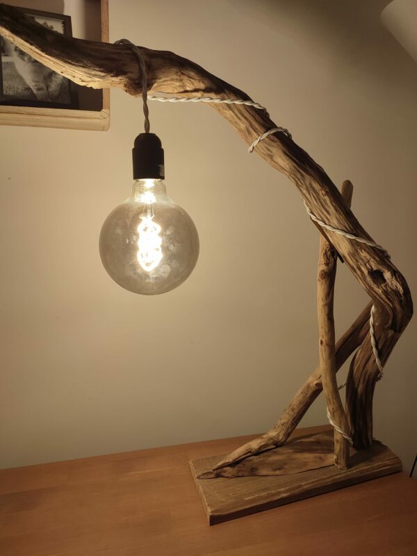Lampe en bois suspendu