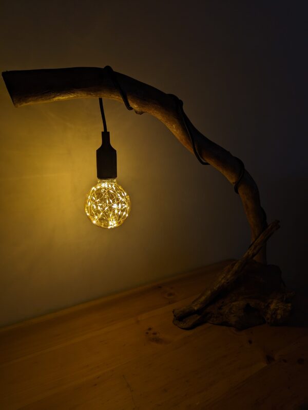 Lampe en Bois Le suspense